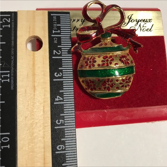 Vintage Christmas Enamel & Metal Brooch Bundle - Picture 3 of 9